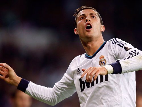 莱切主帅谈多古转会曼联传闻：他成熟、认真，仍专注于训练.